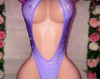 Body de pedrería color lavanda, ropa de baile exótica, atuendo de stripper.