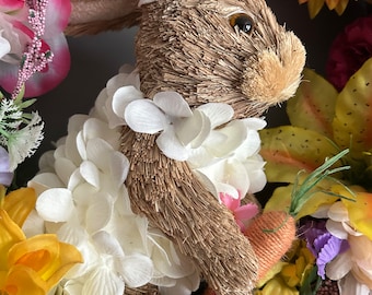 Lapin de Pâques dans un champ de fleurs