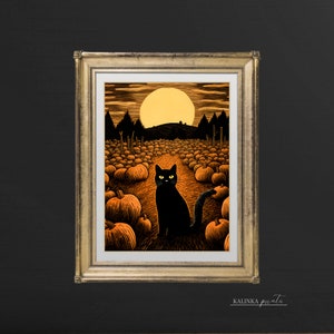 Puede incluir: Un gato negro con ojos amarillos sentado en un campo de calabazas naranjas bajo una luna llena. La escena está enmarcada en un marco dorado.