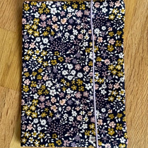 Couverture U-Heft fleurs pour carnet d'examen avec compartiment carte de vaccination