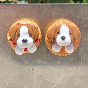 Imanes de arcilla polimérica hechos a mano con forma de bagel y mordisco de beagle