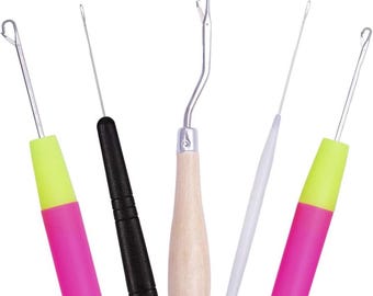 5 Pieces Bent Latch Hook Crochet, Wooden & Plastic Needle Hooks for Carpet Making,braiding tool Wig Designing Scarf Making and Other Craft.