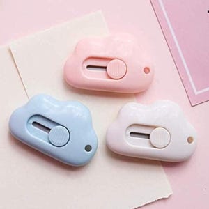 Cortador de cajas con forma de nube, minicuchillo retráctil, abrecartas, cortador de sobres, cortador de papel con llavero para oficina, hogar y manualidades escolares.