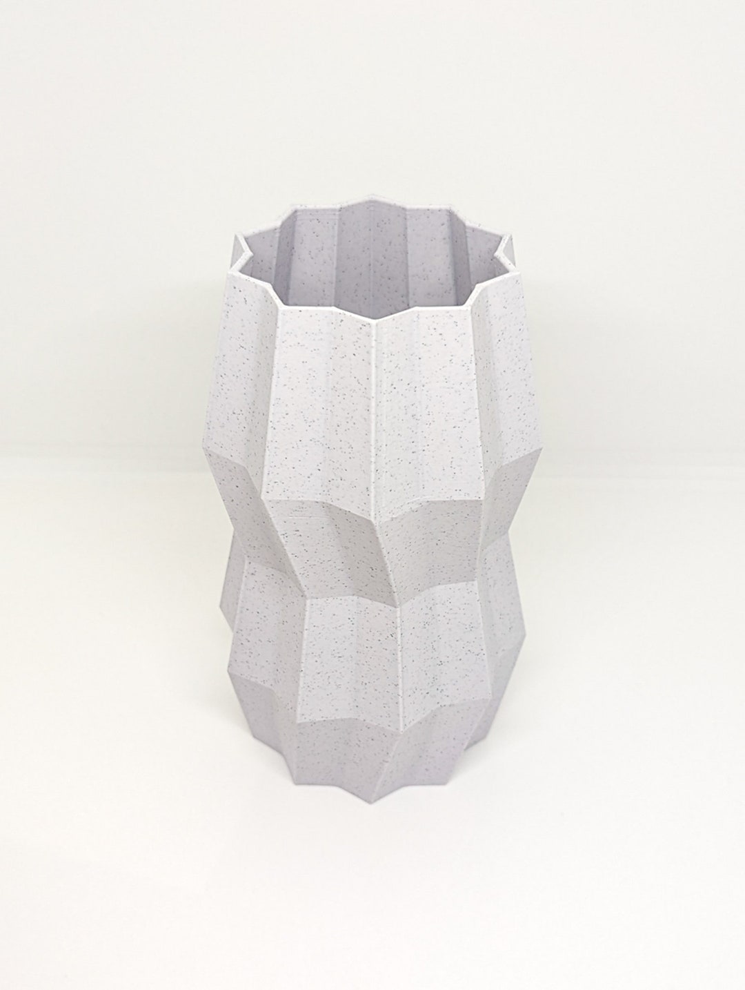 Distorted Decagram Vase | Flowers | Floral Arrangements | Home Décor ...