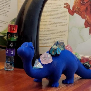 Dinosaur Dice Holder | Long Neck Dice Display | Apotosaurus Dice Display | Dinosaur with a D20 | DND display Piece