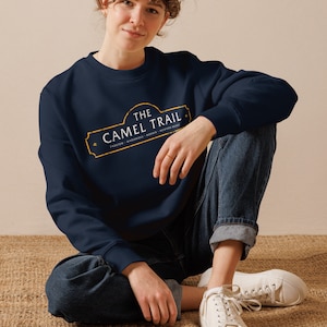 The Camel Trail Sign, Padstow – Sweat-shirt écologique unisexe – Sweat-shirt conçu pour le surf et le style de vie conçu en Cornouailles