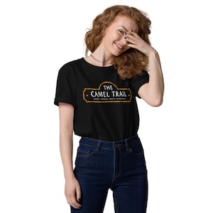 Le panneau Camel Trail, Padstow – T-shirt unisexe en coton biologique – T-shirt Surf et Lifestyle conçu en Cornouailles