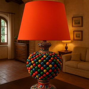 Handgemaakte Caltagirone-lamp van keramisch grenen: veelkleurig Italiaans aardewerk