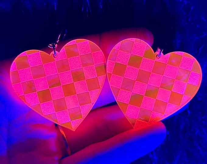 Checkered Heart Earrings UV Reactive Earrings Neon Jewelry for Rave Funky Earrings Fun Glow Black Light Earrings Groovy Disco