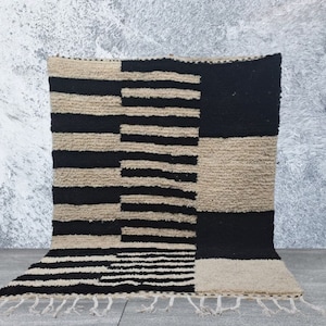 Modern Black Beni Ourain Rug, Moroccan rug with a unique and Simple Design, Hand-woven Black And White BouJad Sofa Rug.