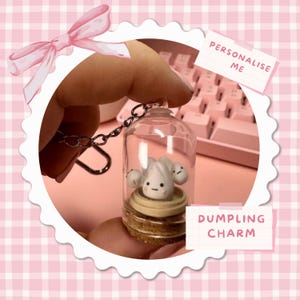 Llavero kawaii de arcilla polimérica con forma de bola de masa hervida: dije de botella hecho a mano
