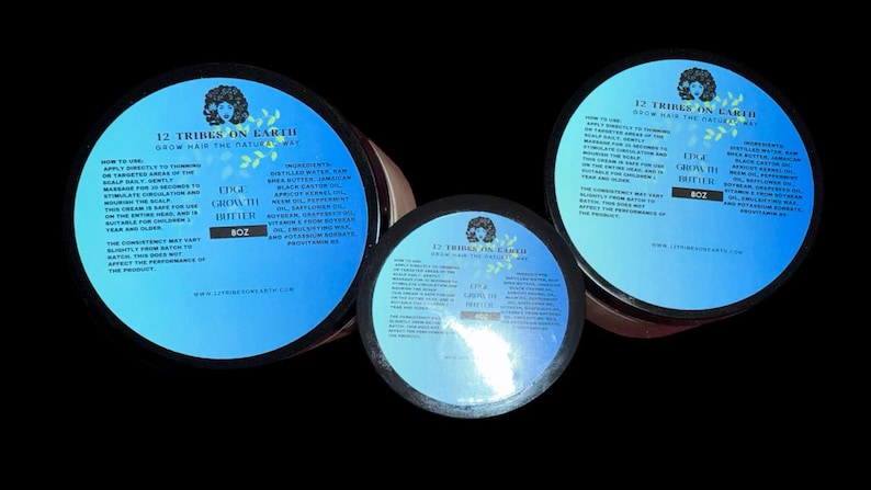 Puede incluir: Tres envases redondos de Edge Growth Butter, con etiquetas azules y bordes negros. Las etiquetas presentan texto y un logotipo. Los envases son de diferentes tama&ntilde;os, el m&aacute;s grande a la izquierda y el m&aacute;s peque&ntilde;o en el centro.