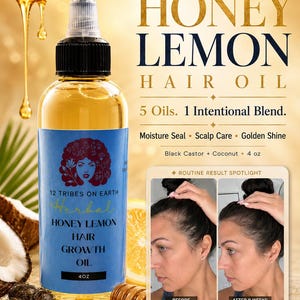 以下が含まれることがあります： 黒いノズルキャップが付いたHoney Lemonヘアオイルの透明なプラスチックボトル。青いラベルには「12 Tribes on Earth」、「Honey Lemon Hair Growth Oil」、「4 oz」と記載されています。画像には5種類のオイル、保湿、使用前後の結果に関するテキストが含まれています。