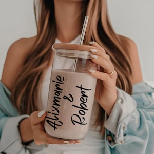 Personalized Iced Coffee Cup Retro, Custom Iced Coffee Cup with Name Lid & Straw, Birthday Present, Mom personal cup, Bridesmaid Proposal