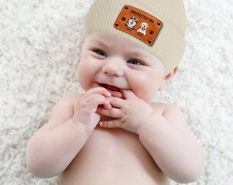 Personalisiert Jeder Hund braucht einen Baby-Hundemütze-Hut Kundenspezifische Hunderassen-Baby-Beanie-Hut-Geschenk für Tierbesitzer-Tierliebhaber neues Baby Jungen-Babymädchen