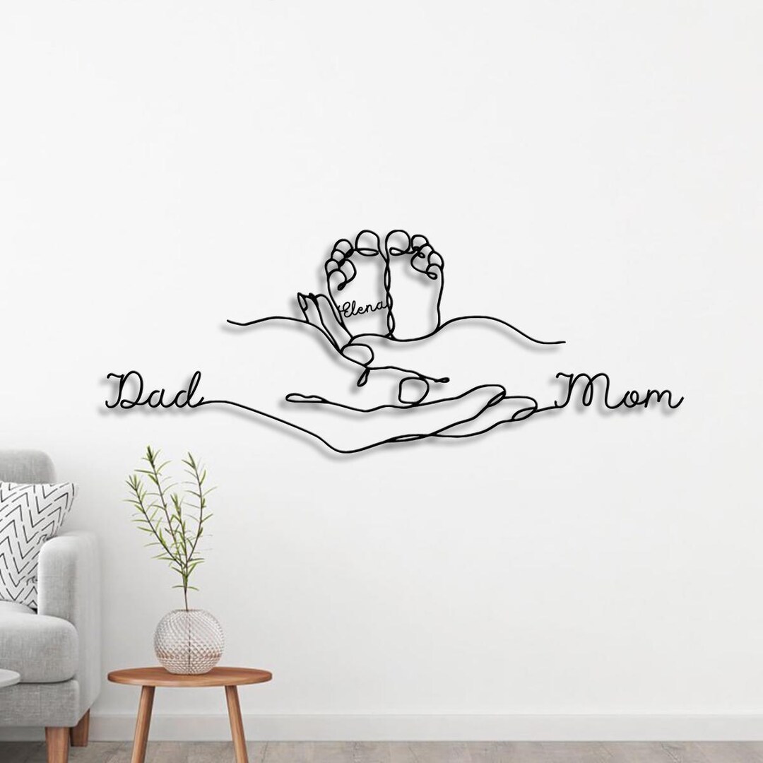 Personalized Family Holding Hands Metal Wall Art/new Parents Gift/mom