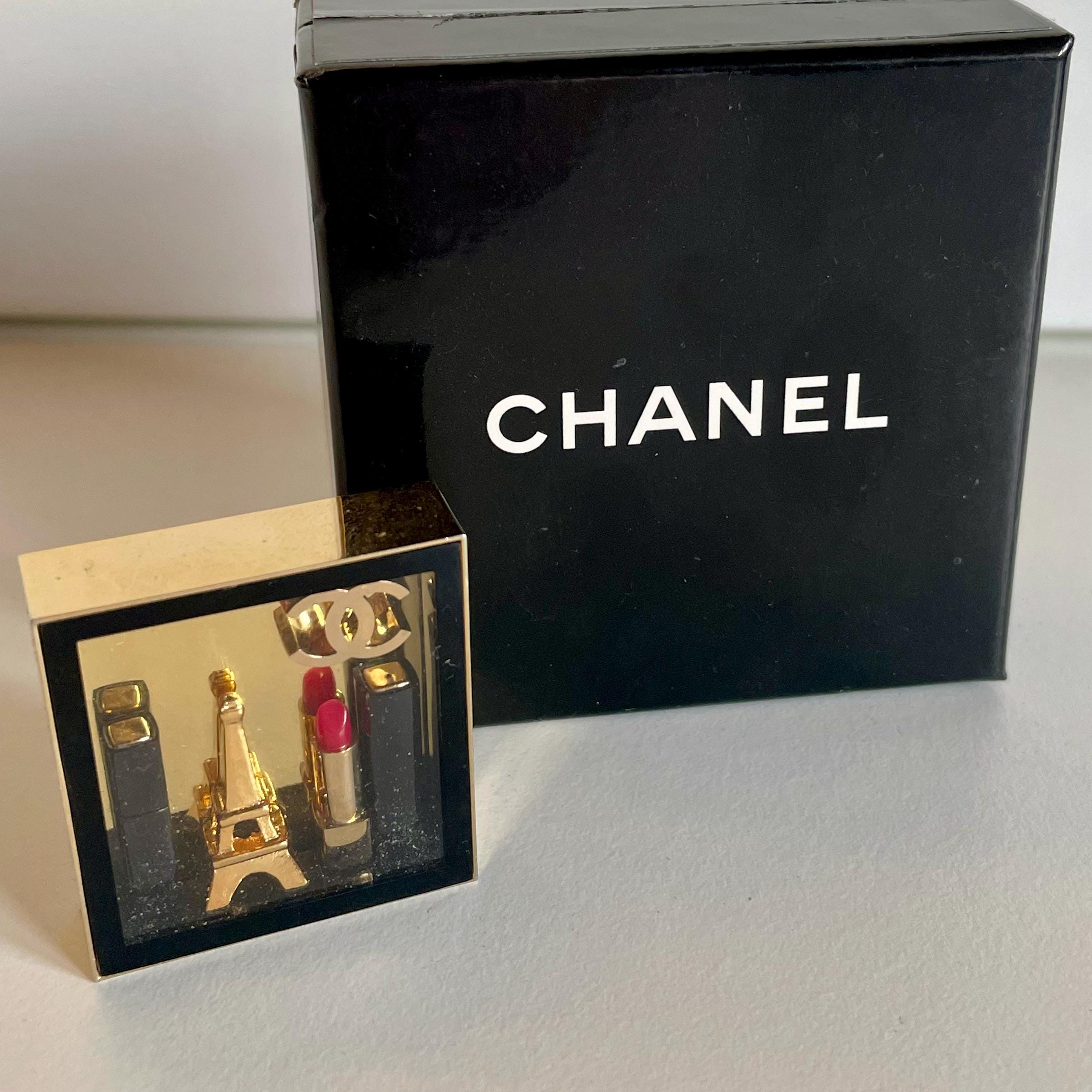 【希少】CHANELシャネル ルージュアリュール パリ ノベルティブローチ il_fullxfull.7148406485_b2jv.jpg