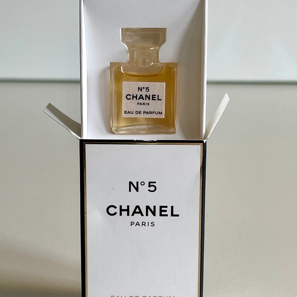Chanel No 5 Eau de Parfum Miniature Perfume, in a small giftbox, Vintage, authentic
