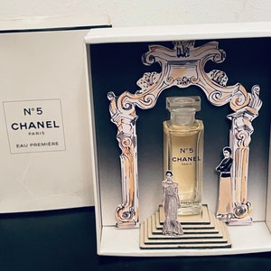 Chanel No 5 Eau Première EdP 5 ml Miniature Perfume Le Podium in a special setting, giftbox Vintage Miniature