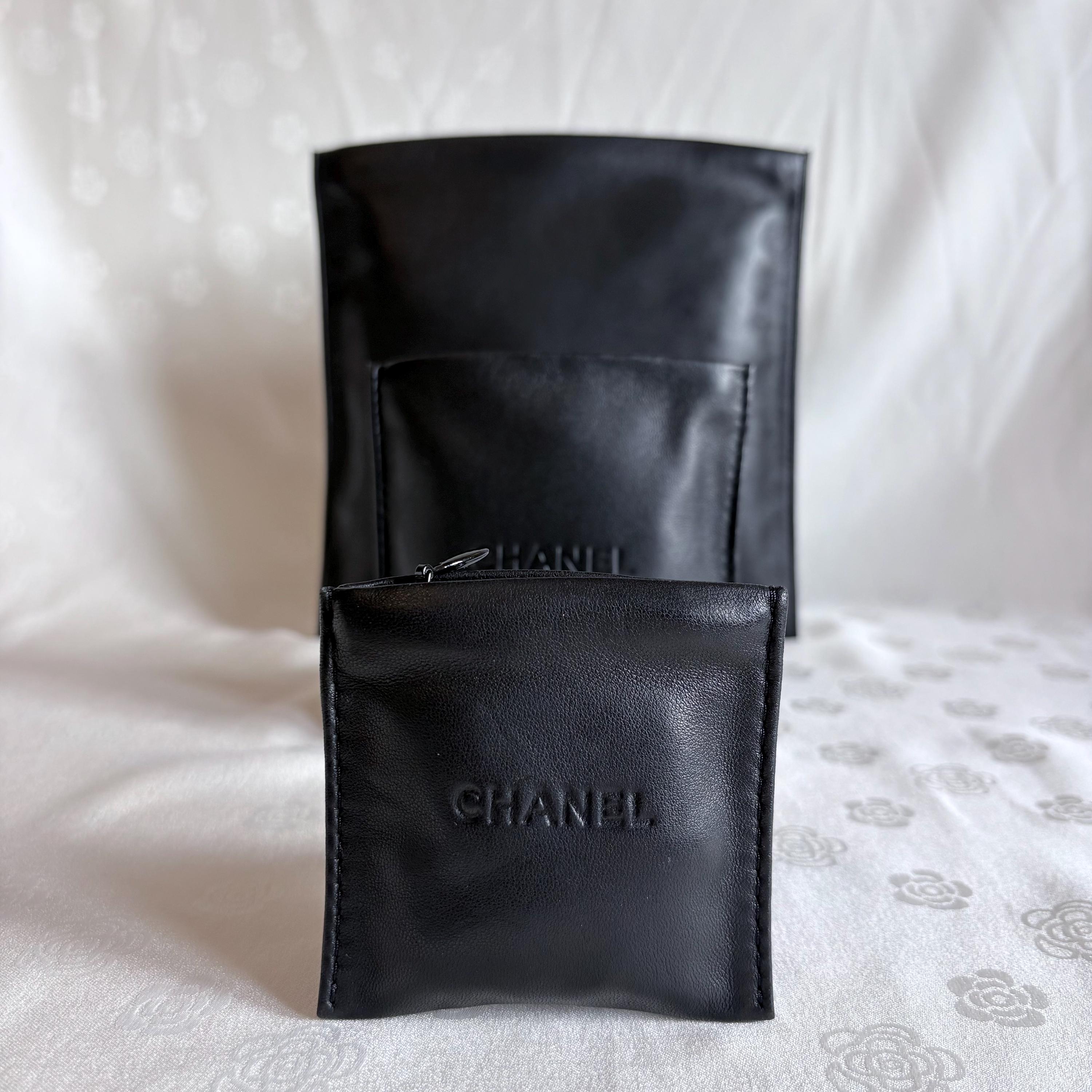 シャネル　ヴィンテージジュエリーポーチ Vintage CHANEL Black Leather Jewelry Pouch – Zipper Closure – Rare