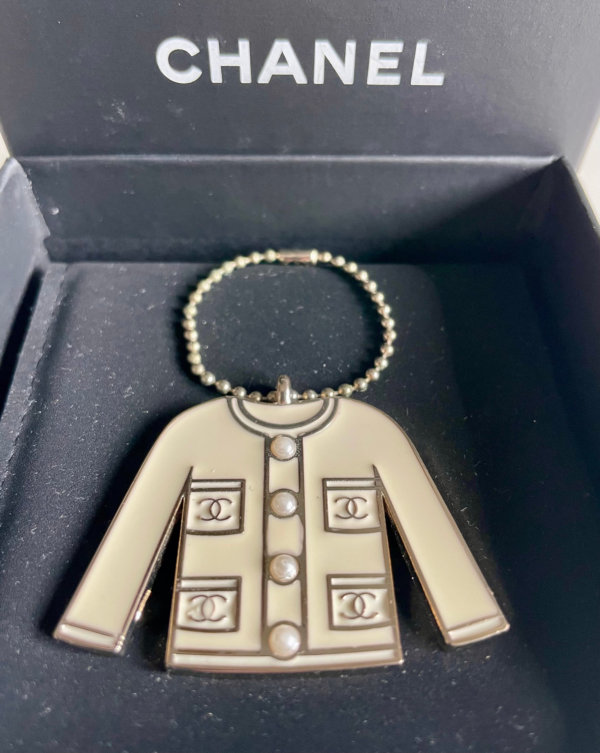 CHANEL White Classic Jacket Charm – Faux Pearl Buttons – Ecru