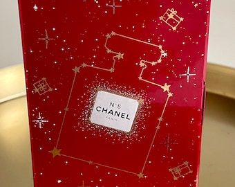 Chanel No 5 Eau de Parfum Miniature Perfume, Miniature, in a exclusive giftbox, Vintage, authentic