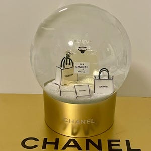 Chanel Snow globe Vintage Christmas VIP gift Limited edition, Collector&#39;s item, Authentic, Original package, Very good condition