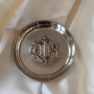 Grand plat à bagues en argent Christian Dior, grand CD, monogramme, plateau de cérémonie de mariage, archives de la mariée avec boîte
