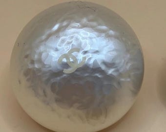 Vintage Chanel-knop doorschijnend gemarmerde parel CC-logo couture-knop