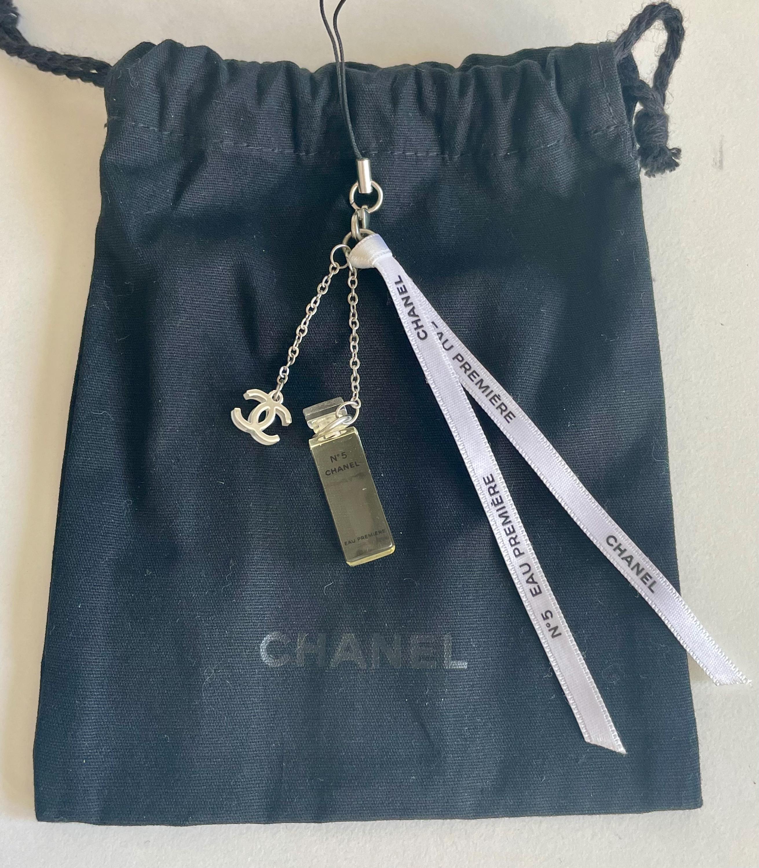 大特価放出！ Authentic Chanel Key Chain, No 5 L'eau Première, Miniature 小物
