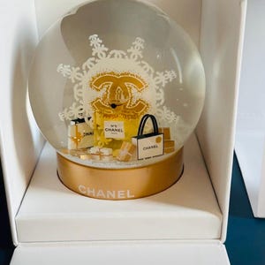 Chanel sneeuwbol VIP kerstcadeau Limited edition, Collectorsitem, Authentiek, Originele verpakking, In zeer goede staat