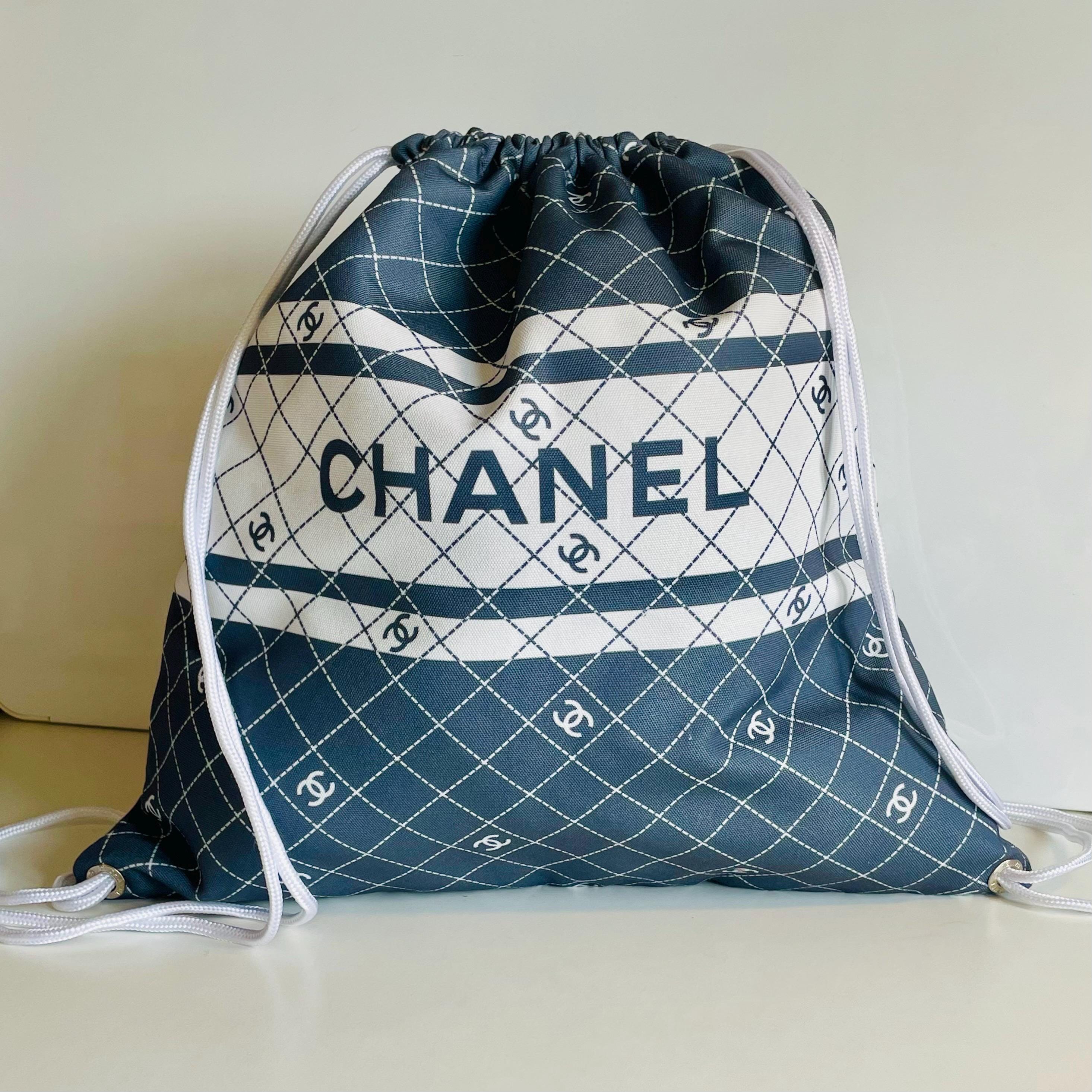 Rare CHANEL “À La Plage” VIP Beach Bag – Grey & White Drawstring