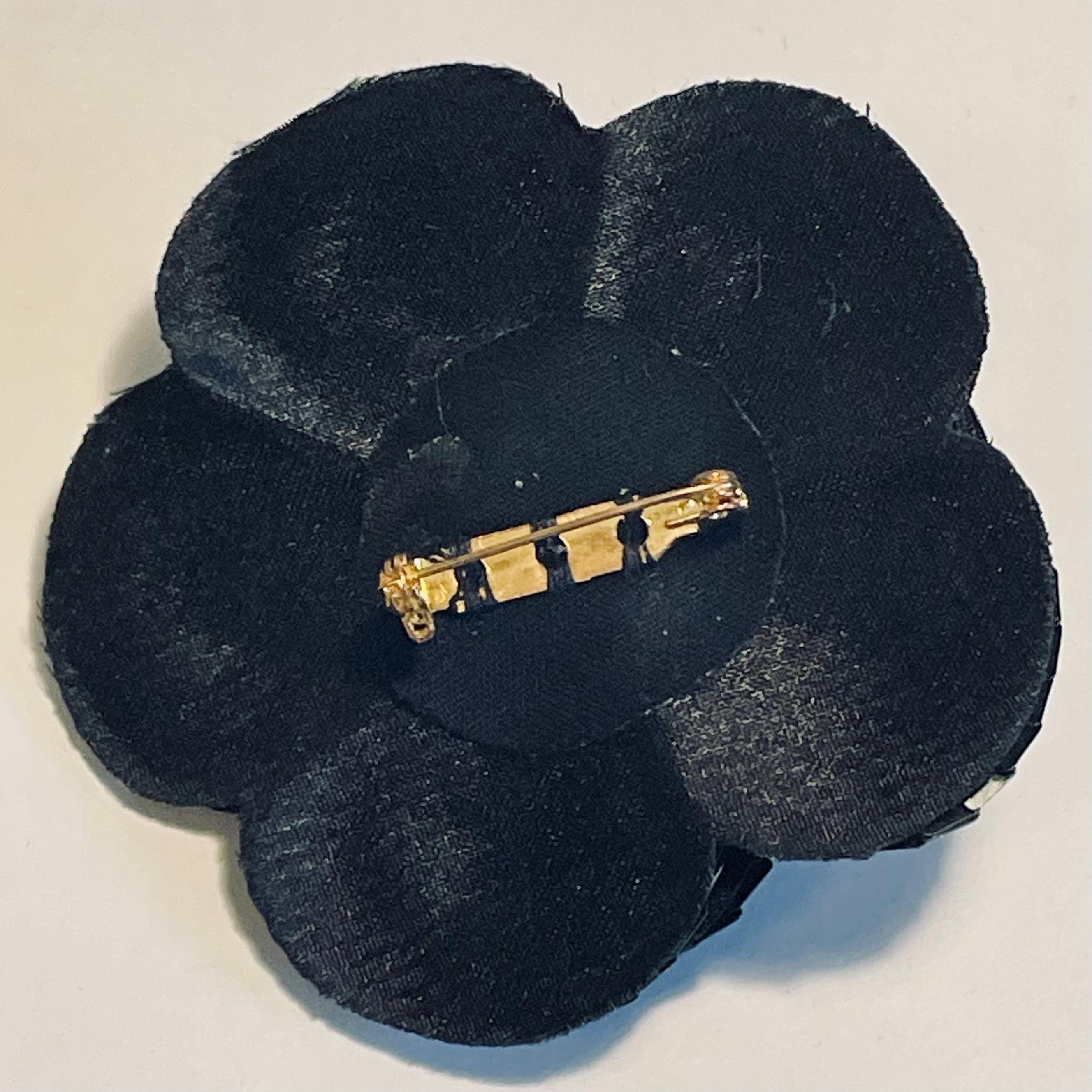 CHANEL フラワーブローチ ブラック ゴールド Chanel Camellia Flower Pin Brooch, Black, Sequins, Authentic