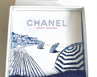 Scatola da spiaggia Chanel Esprit Croisière, mini scatola con scena di spiaggia da collezione. Decorazione Chanel