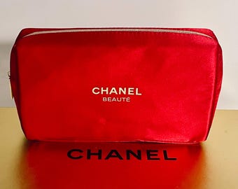 Vintage Red Satin Bag Clutch, Chanel Beauté, golden details, Authentic