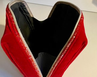 Vintage Red Velvet Bag Clutch, Chanel Beauté, Golden Details