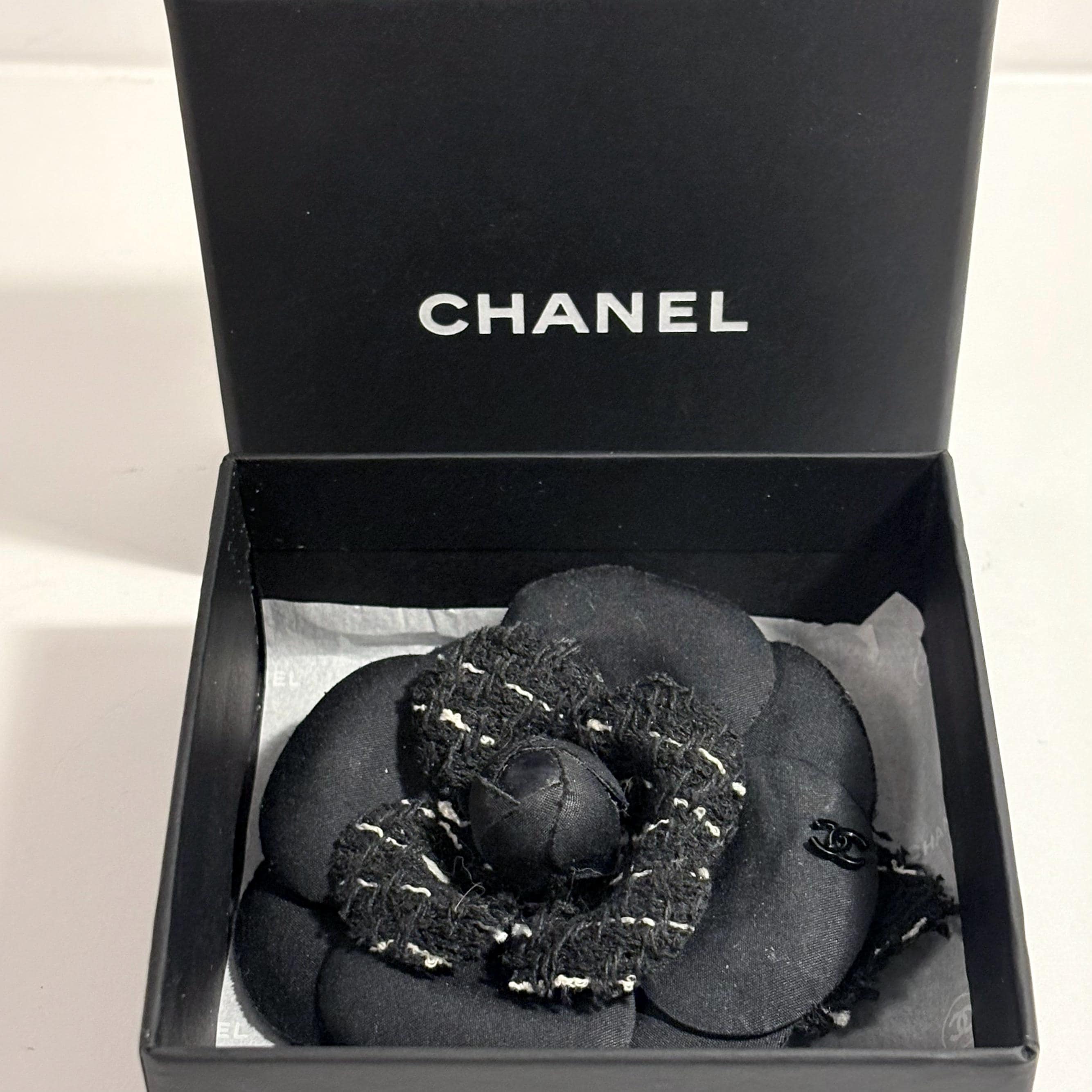CHANEL 黒 レザー キルティング(ノベルティグッズ)保存袋リボン花