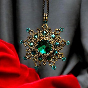 Beaded Snowflake Pendant Tutorial: Egyptian Style Beading Pattern (PDF)