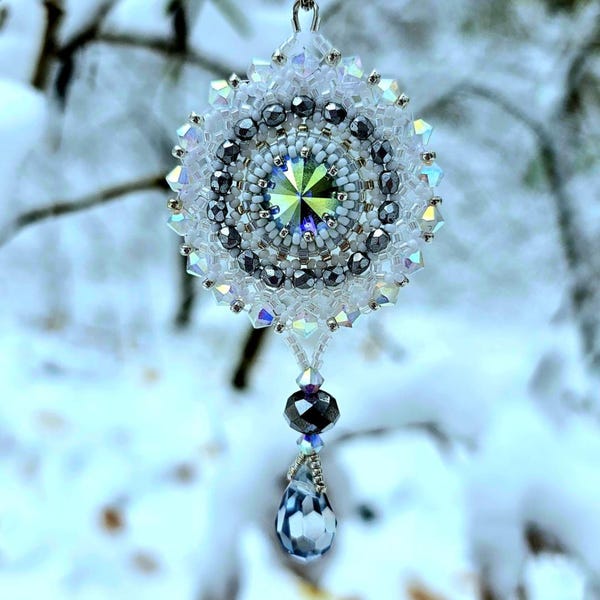 Tutorial de abalorios para colgante de galaxia blanca: punto peyote (patrón en PDF)