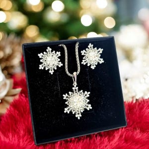 Beading tutorial-Snowflake Earrings and Pendant PDF Tutorial,Earrings pattern,Earrings tutorial,Pendant pattern,Pendant tutorial