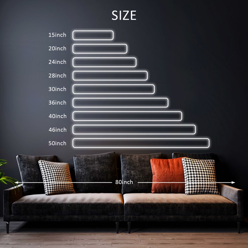 Puede incluir: Un diagrama que muestra diferentes tama&ntilde;os de un letrero de ne&oacute;n rectangular, que van desde 15 pulgadas hasta 50 pulgadas de longitud. El letrero se muestra contra una pared gris oscuro. Debajo del diagrama hay un sof&aacute; gris oscuro con tres almohadas, una con un patr&oacute;n de cuadros blanco y negro, una de color naranja s&oacute;lido y una con un patr&oacute;n de cuadros blanco y negro. El sof&aacute; tiene 80 pulgadas de ancho.