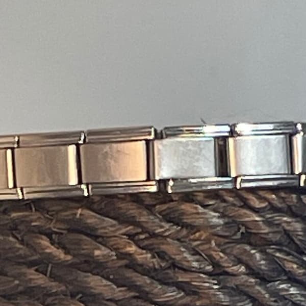 Vintage jaren '90 Italiaanse bedelarmband ondertekend Ryry Firenze, glanzende en ondoorzichtige roestvrijstalen uitschuifbare armband. Gemaakt in Italië. Y2K-sieraden