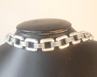 Vintage Jewel Kade Silver Tone Link Necklace: Chunky Statement Bib