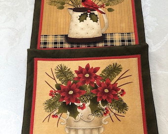Mantel navideño con forma de cardenal, flor de Pascua, acebo, piña, casa de pájaros, jarra, mantel de mesa acolchado con diseño de acebo Rev a cuadros, almohadilla caliente grande