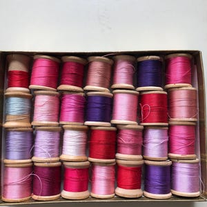 Vintage Wooden Spools Various Sizes Colors Small Spools Mostly Pink Colors Craft Spools Antique Spools