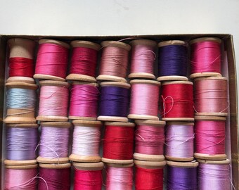 Vintage Wooden Spools Various Sizes Colors Small Spools Mostly Pink Colors Craft Spools Antique Spools