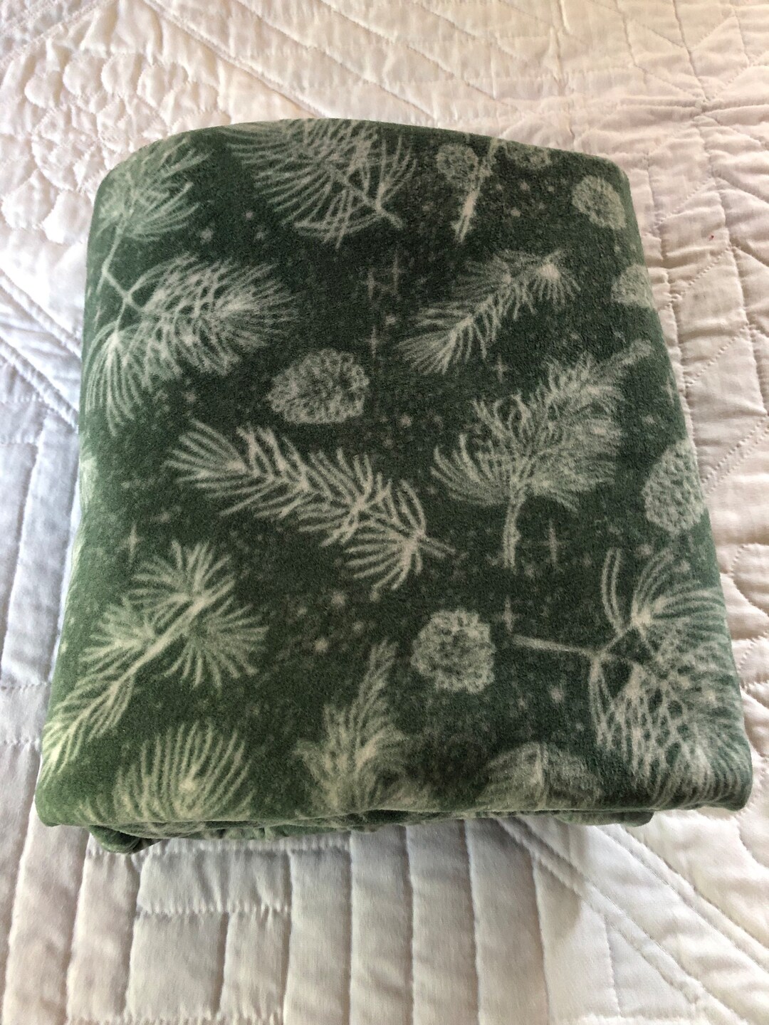 Pine Cones/ Branches Soft Double Sided Fleece Blanket sofa Bed Green