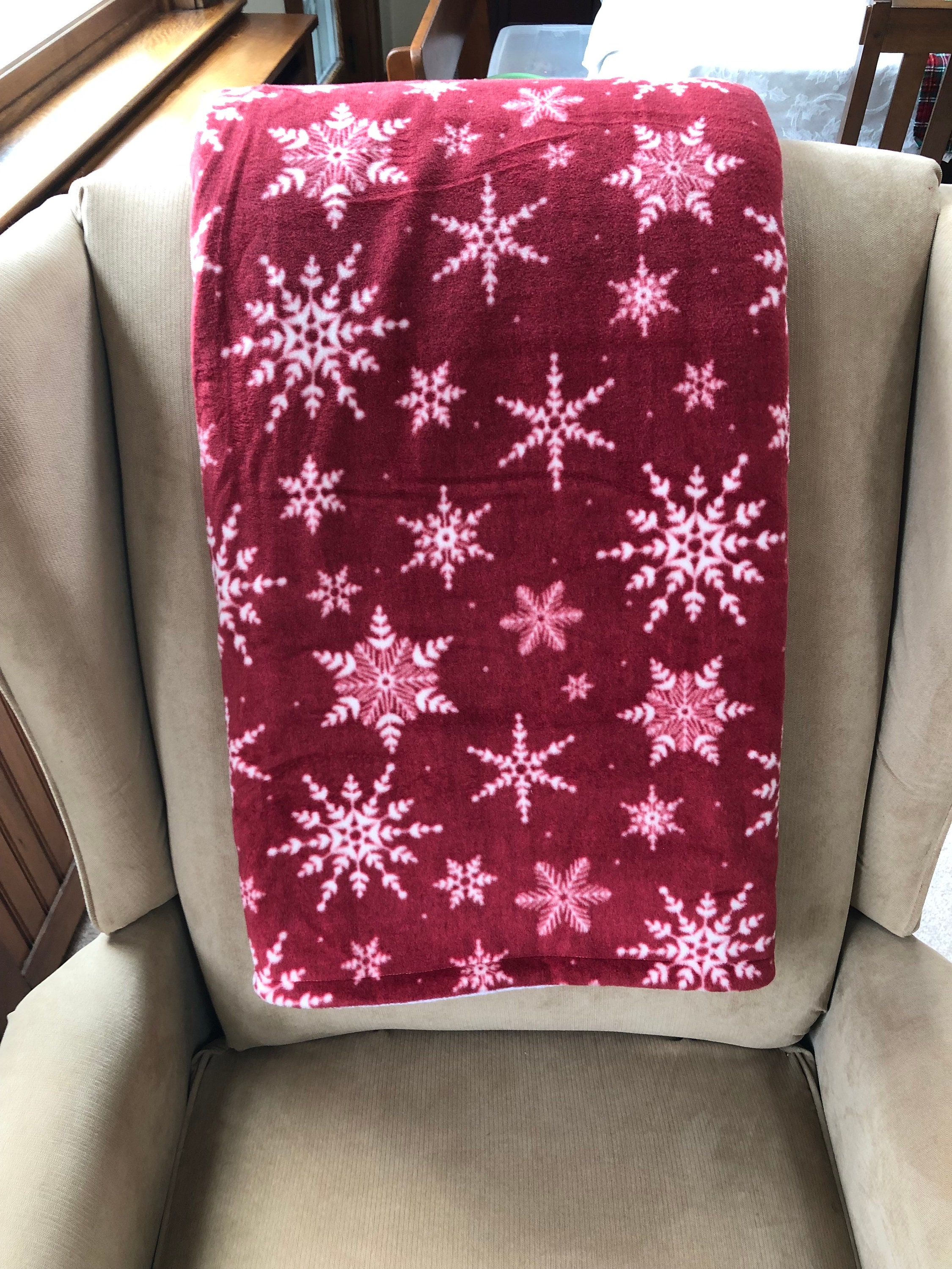 Red blanket with white snowflakes sale