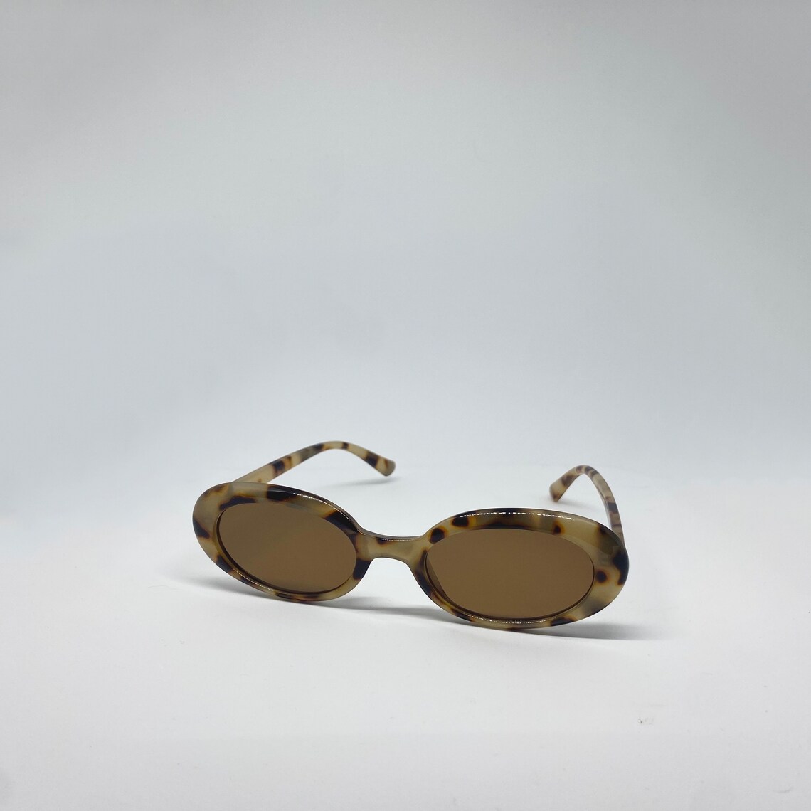 New Retro Oval Frame Fashion Sunglasses With Trendy Design And Wood-Grain Textured Arms Vintage