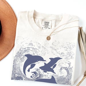 Dolphins Comfort Colors Ocean 90s Vintage Style Tshirt Retro Sea Animals Shirt Summer Surfer Shirts Ocean Lovers Gift Dolphin Shirts